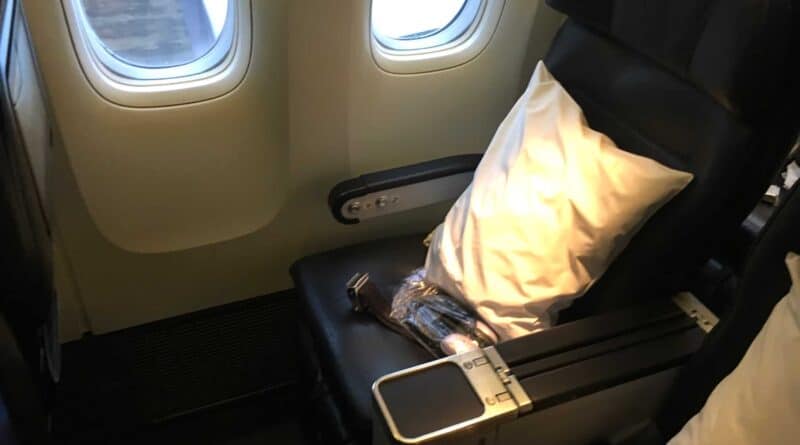 Air New Zealand 777 premium economy seat