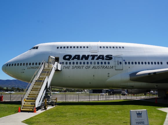 Qantas 747 VH-OJA at HARS, Wollongong