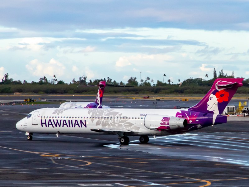Hawaiian Airlines Boeing 717 at Honolulu Airport