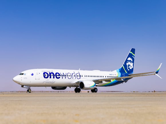 Alaska Airlines 737 in Oneworld livery