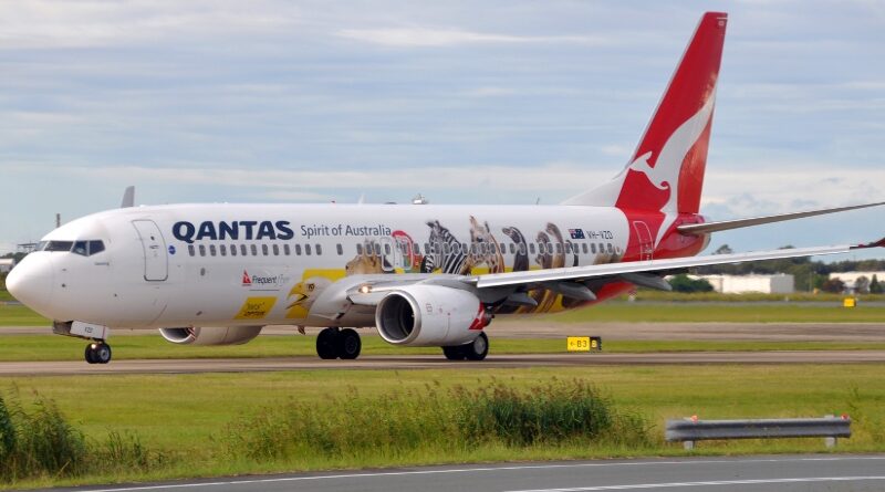 Qantas 737 in Optus livery