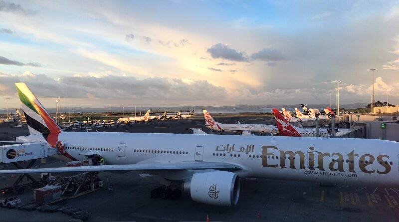 Emirates 777 at AKL