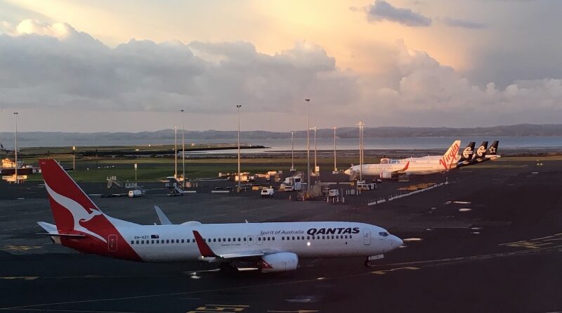 Qantas Boeing 737-800 at Auckland Airport