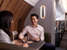 Qantas A380 upper deck bar