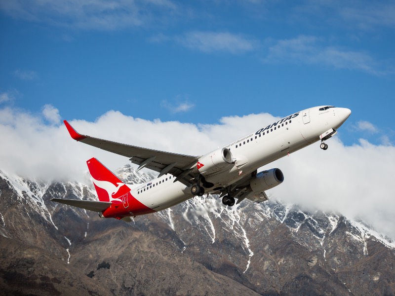 Qantas Boeing 737-800 takes off from Queenstown