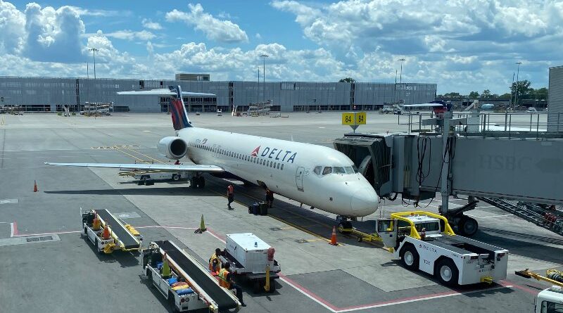 Delta Air Lines Boeing 717 at Montreal Airport