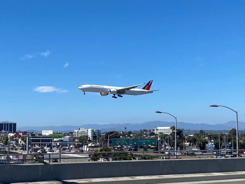 Philippine Airlines Boeing 777 lands at LAX
