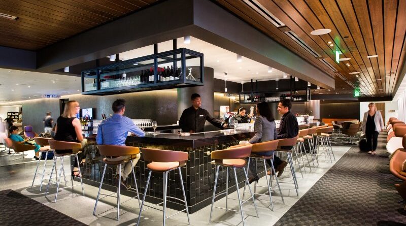 Qantas/Oneworld Los Angeles Business Lounge bar