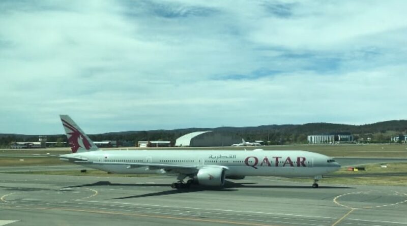 Qatar Airways Boeing 777 at Canberra Airport