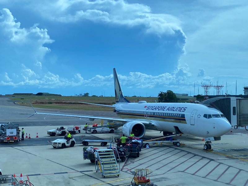 Singapore Airlines Boeing 737-8 MAX at the gate at Darwin Airport