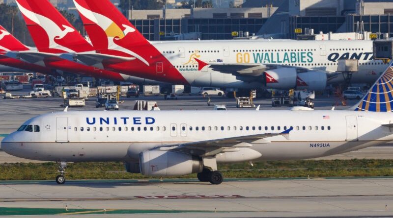 Los Angeles, USA - 20. February 2016: United Airlines Airbus A320 at Los Angeles airport (LAX) in the USA