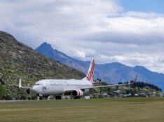 Virgin Australia 737 lands in Queenstown, New Zealand