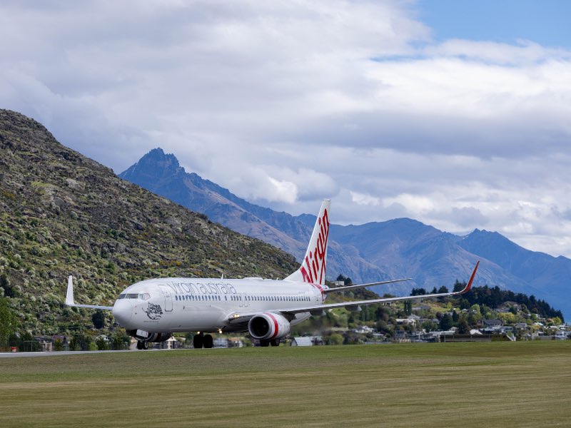 Virgin Australia 737 lands in Queenstown, New Zealand