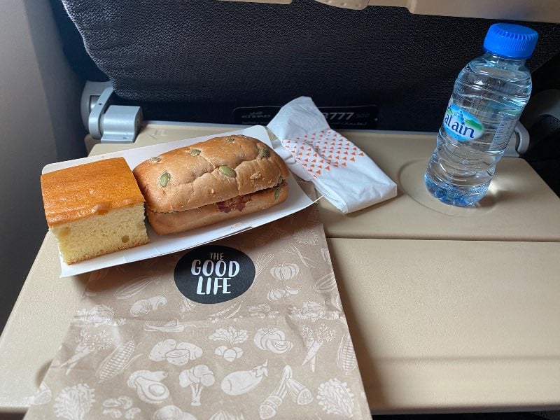 Snack on Etihad Airways from Kuwait to Abu Dhabi