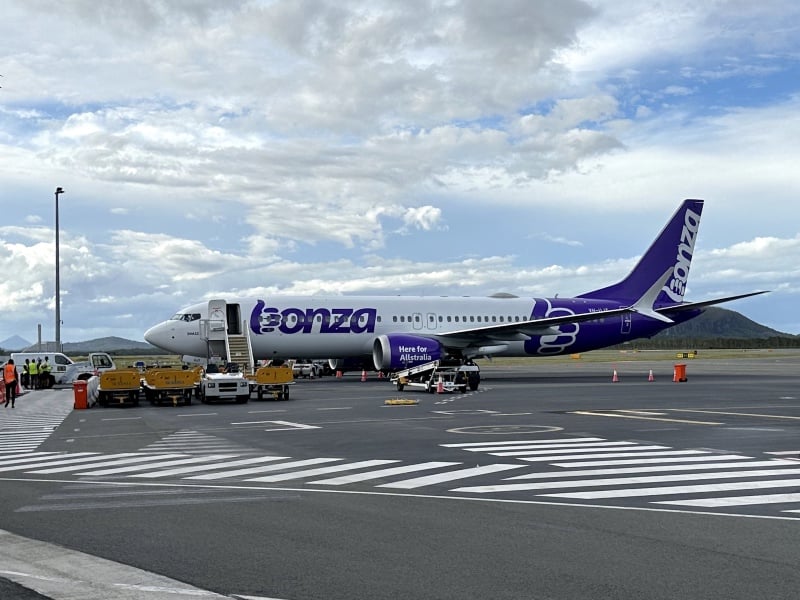 Bonza Boeing 737-8 at MCY