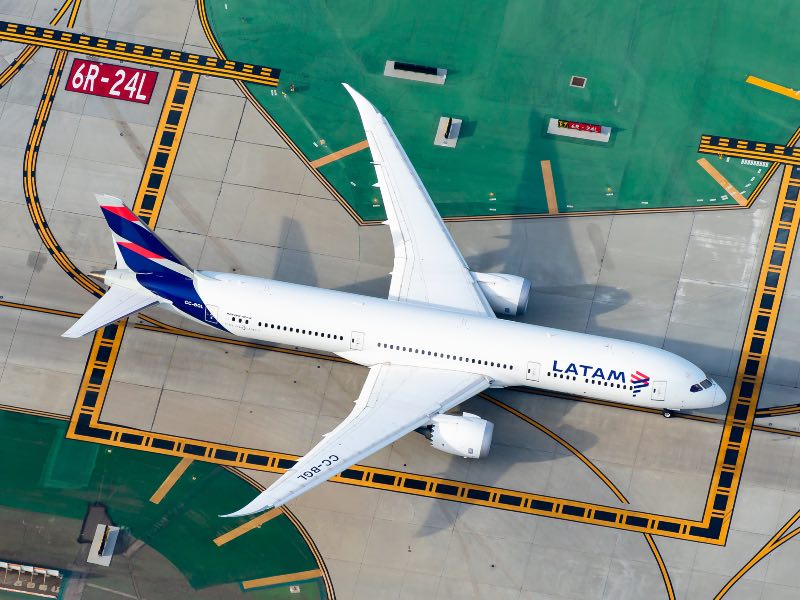 LATAM Airlines Boeing 787-9
