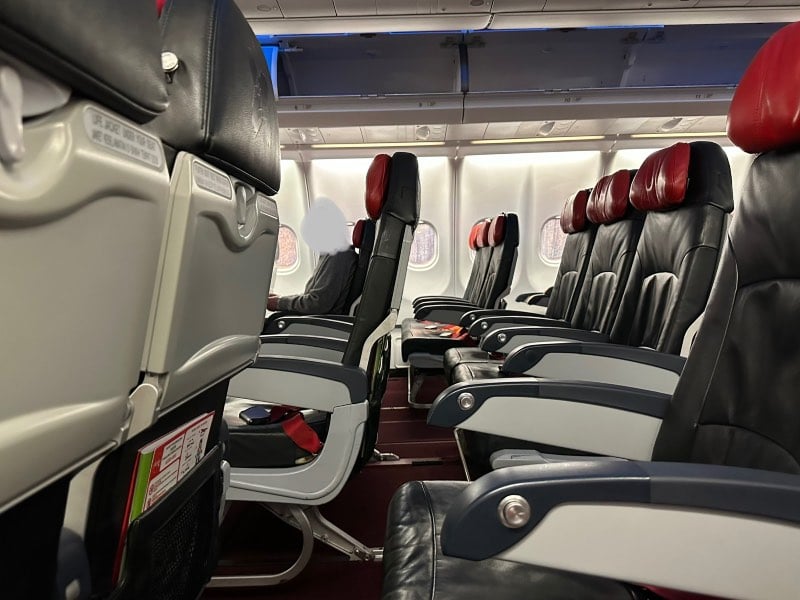 Room between seats in AirAsia X Economy Class