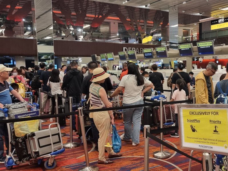 Scoot economy check-in line at Changi Airport Terminal 1