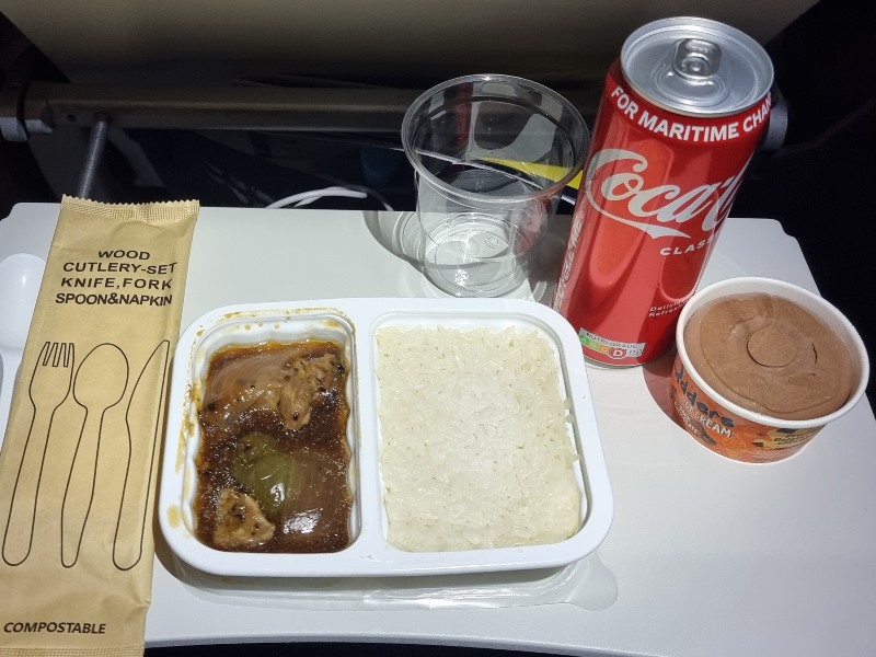 Scoot economy class black pepper beef meal service on TR2