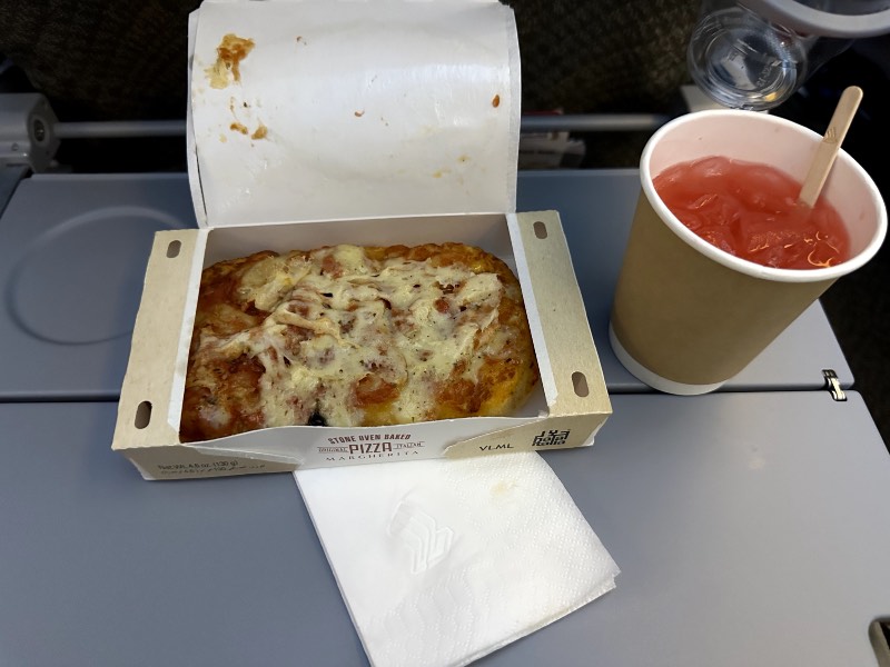 Margherita pizza bar with a Singapore Sling on SQ Economy class