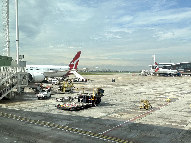 Qantas 787 parked at the gate in Santiago SCL with British Airways plane in background
