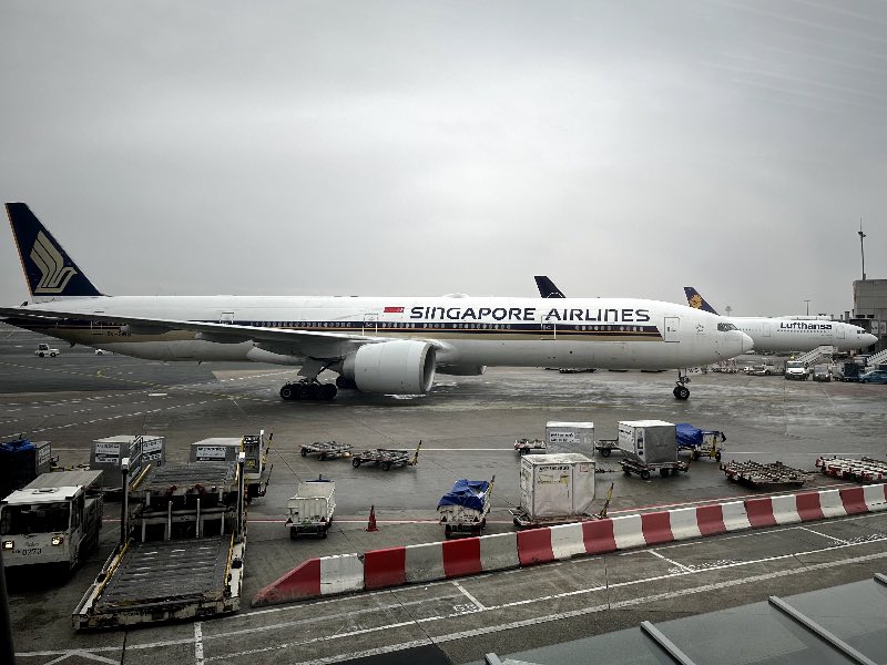 Singapore Airlines and Lufthansa planes at Frankfurt Airport