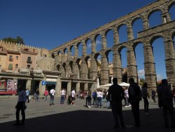 Roman aqueduct Segovia 2017.jpg