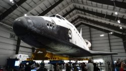 Shuttle Endeavour California Science Center SFO.jpg