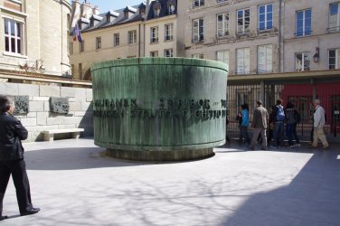 Holocaust Paris.jpg