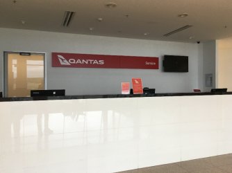 qantas-service-desk-unattended.jpg