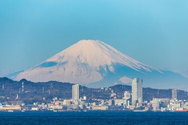 2560px-Yokosuka_Japan_and_Mt._Fuji_(横須賀と富士山の景).jpg