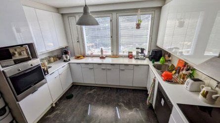 15 Kitchen.jpg
