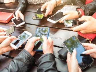 social-media-phones-icon (1).jpg