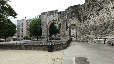 v100.jpg