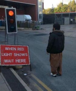 69f1eddab2420_funny-british-signs__700.jpg