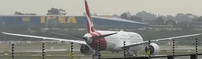 ZNL arriving into SYD this morning with the radome.