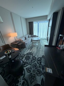 Lounge1.jpg