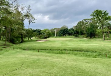 5th dog leg par 4 approach view.jpg