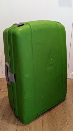 Samsonite green retiring.jpg Samsonite green retiring.jpg