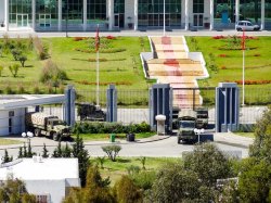 Tunis TV station under guard.jpg