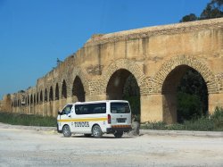 Near Oudna aqueduct 4.jpg