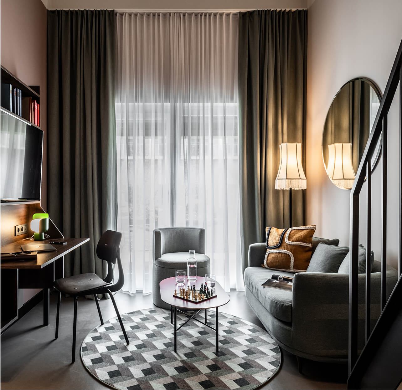 revo-hospitality-group.com