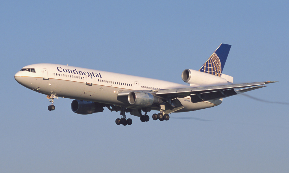 Continental_Airlines_DC-10.jpg