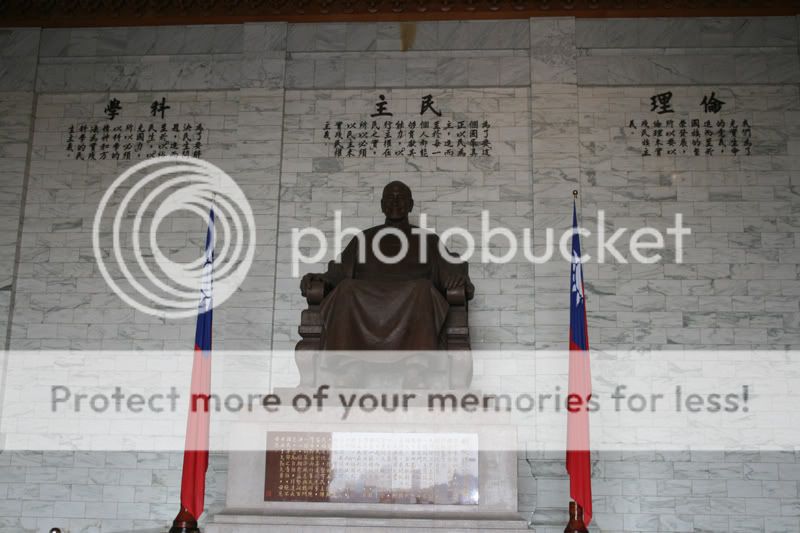 ChiangKai-shekstatue.jpg