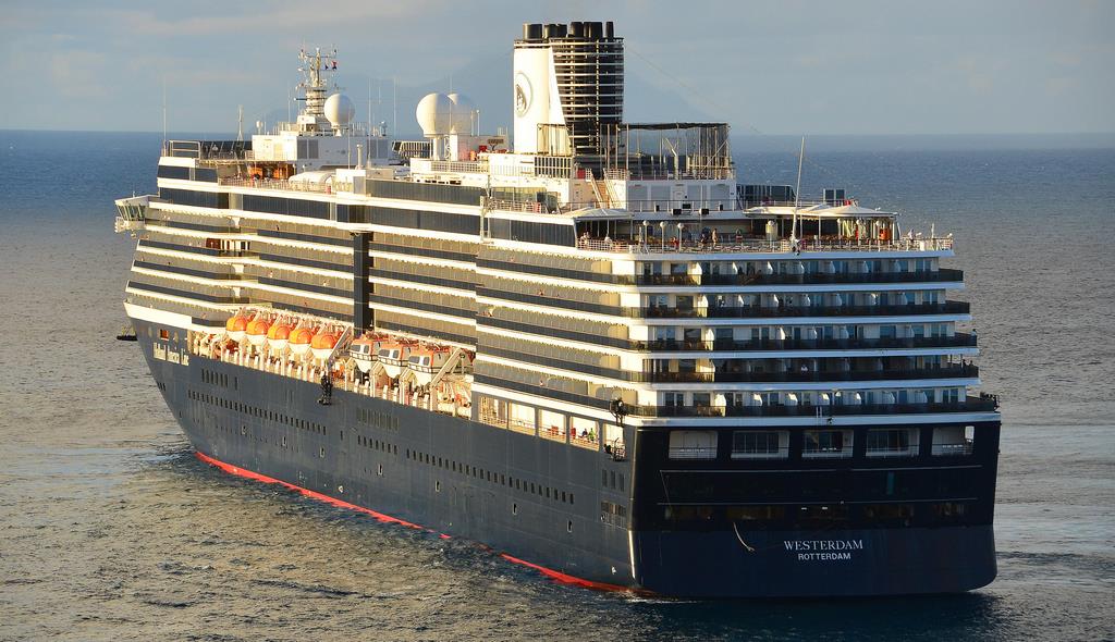 www.cruiseindustrynews.com