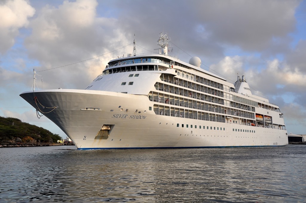 www.cruiseindustrynews.com