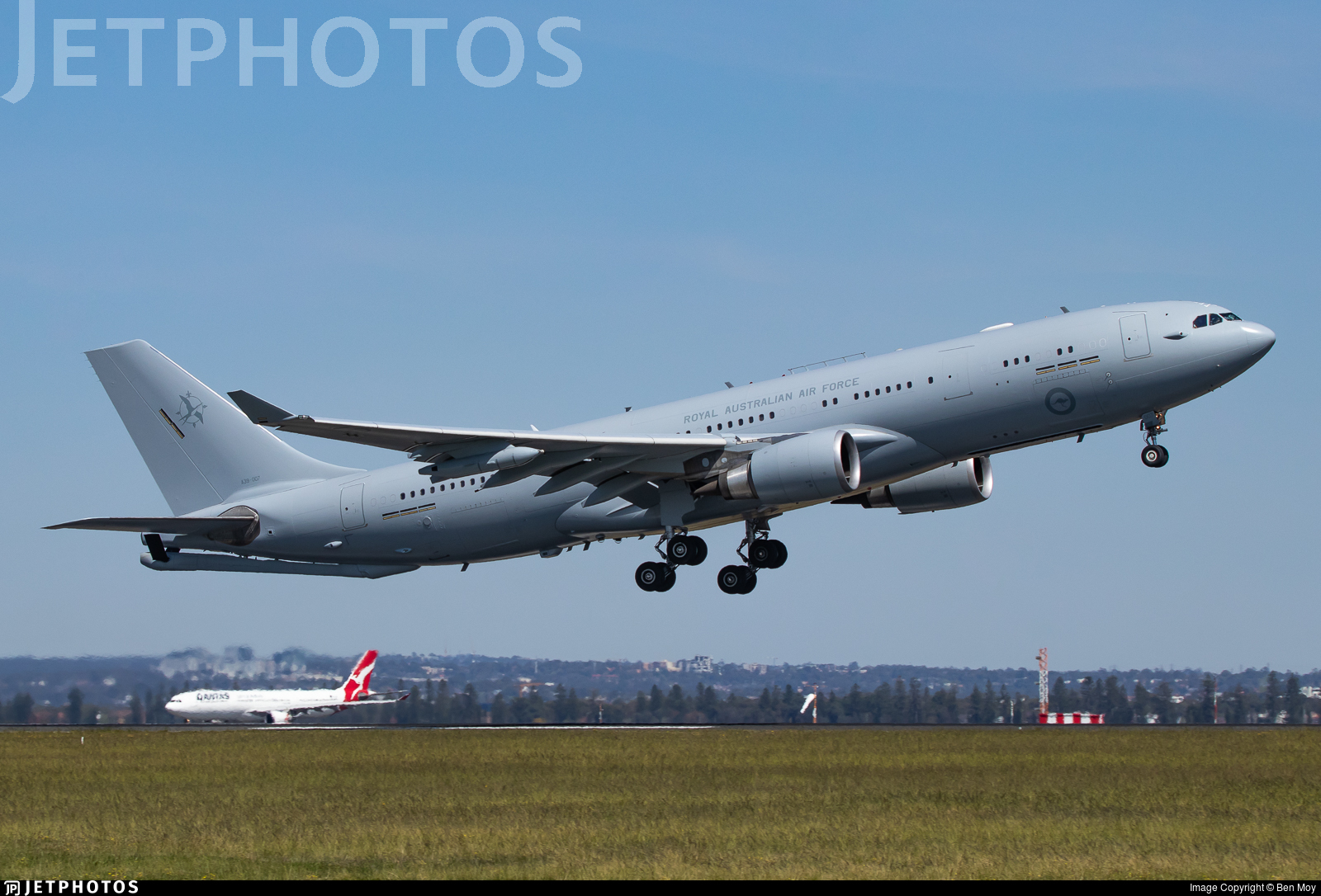 www.jetphotos.com
