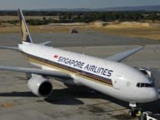 Singapore Airlines 777 in Canberra