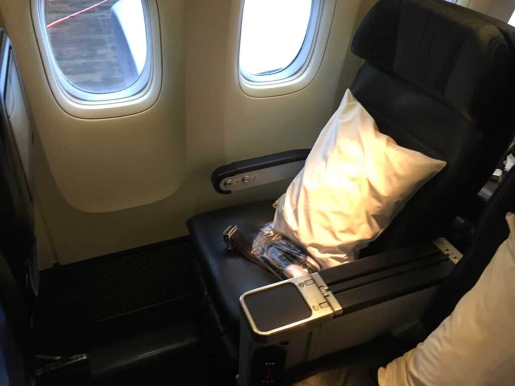 Air New Zealand Boeing 777-200 Premium Economy seat
