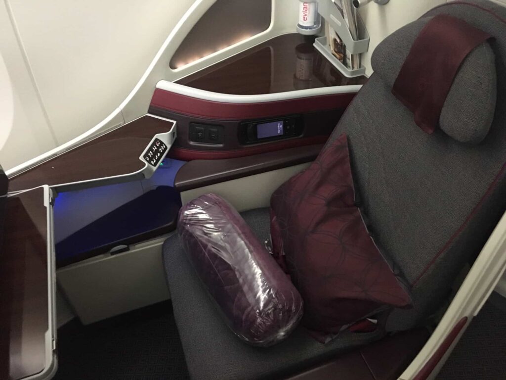 Qatar Airways 787-8 Business seat